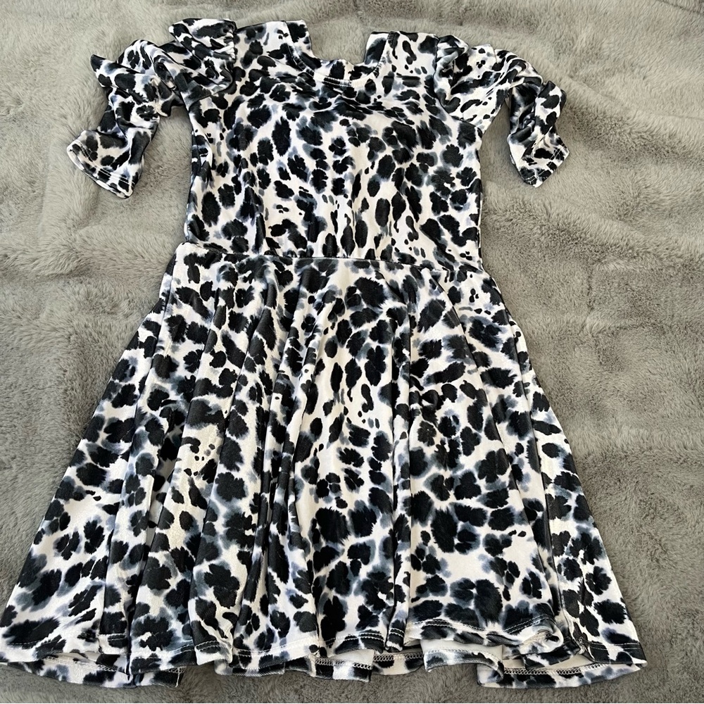NWT Chaser Girls Size 6 Black/White Animal Print Velvety Dress with bow on back